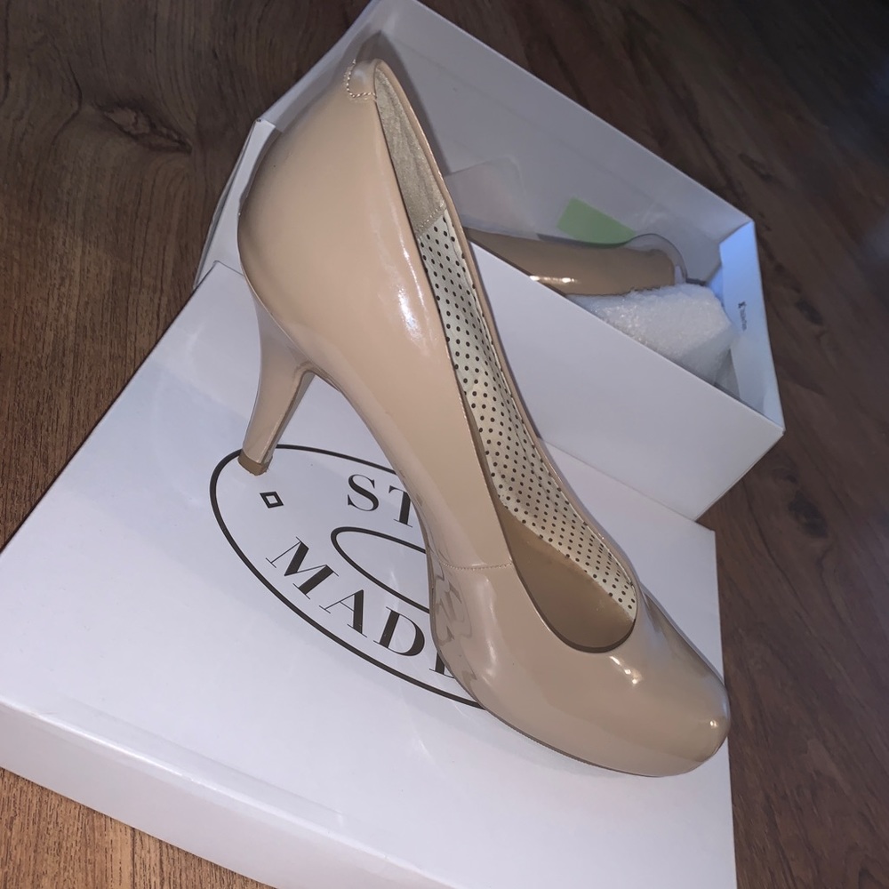Steve Madden Nude heels